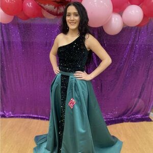 Elegant One-Shoulder Black and Teal Gown